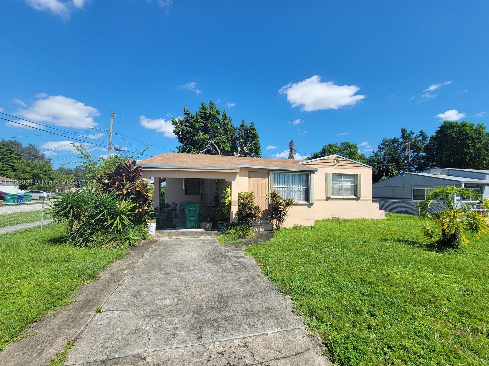 2281 81 Ter, Miami FL 33147-4838 exterior