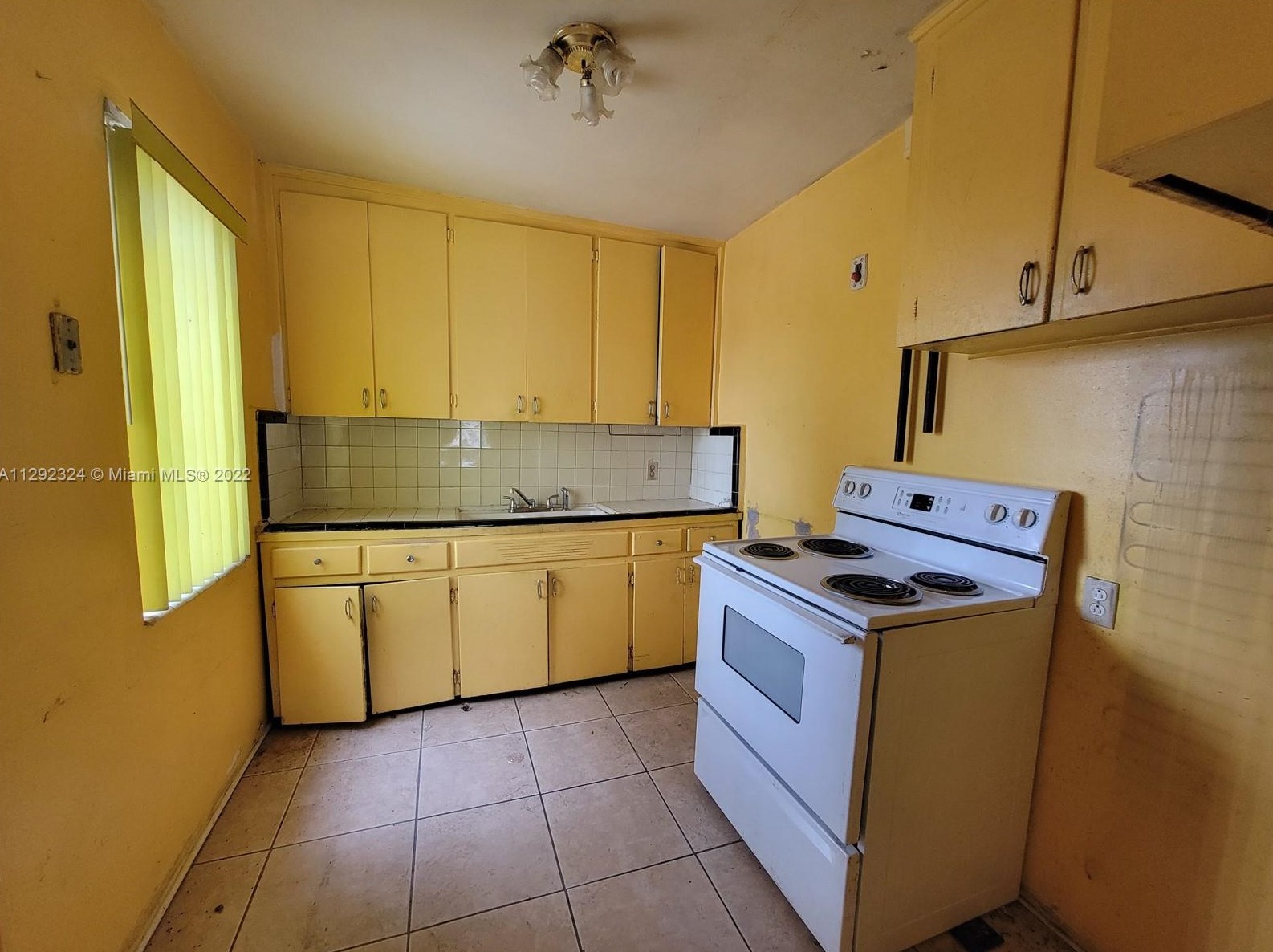 2281 81 Ter, Miami FL 33147-4838 exterior