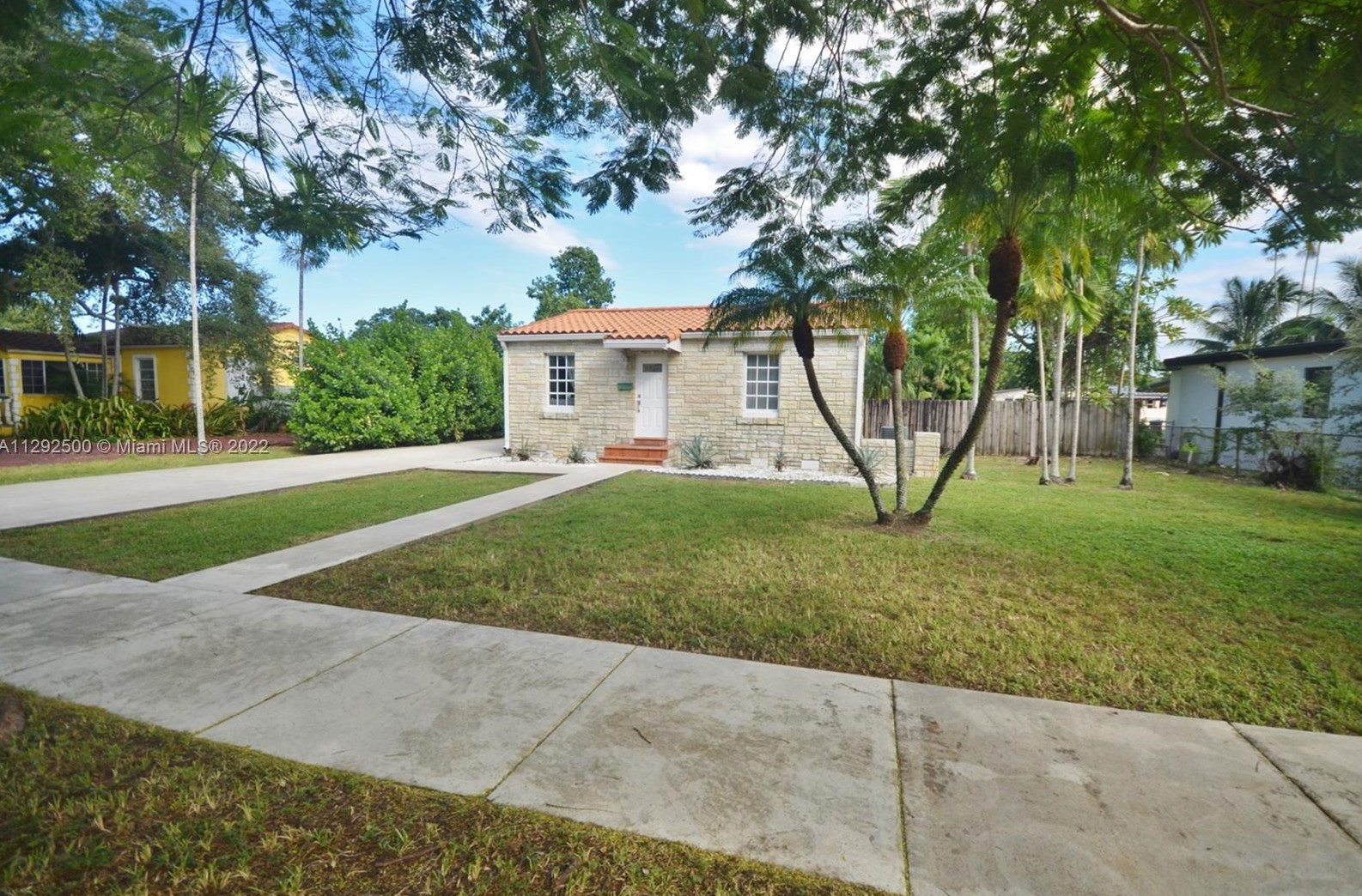 211 Hough Dr, Miami, FL 33166-4932