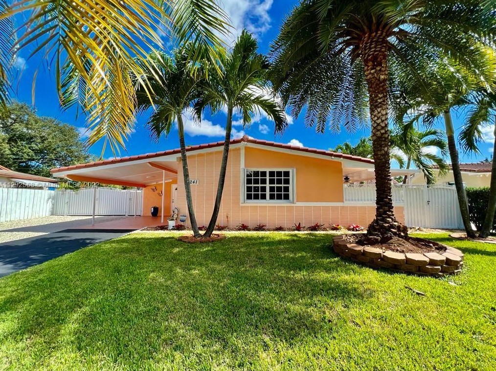 241 65th Ter, Hollywood, FL 33023-1252