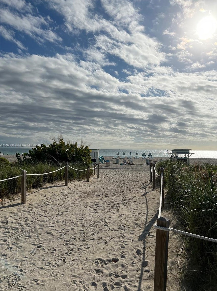 325 Ocean Dr, Miami FL  33139-8755 exterior