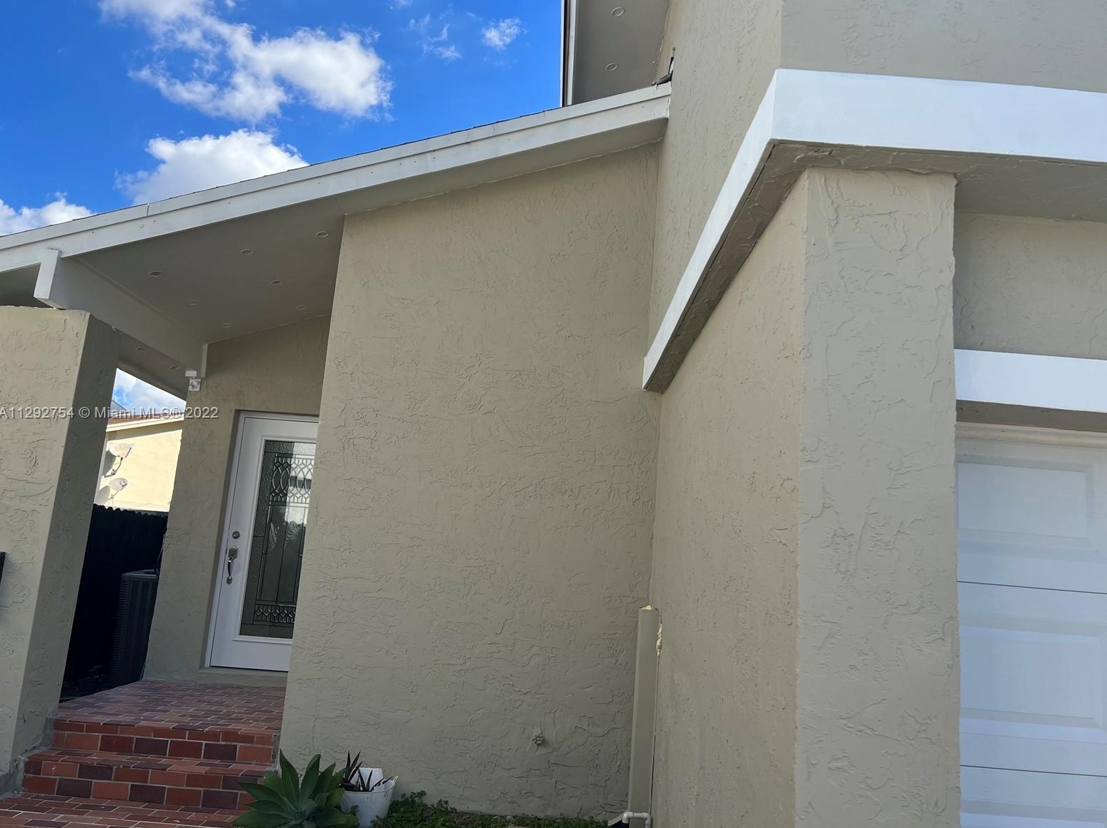 990 106th Avenue Cir, Miami, FL 33172-3123