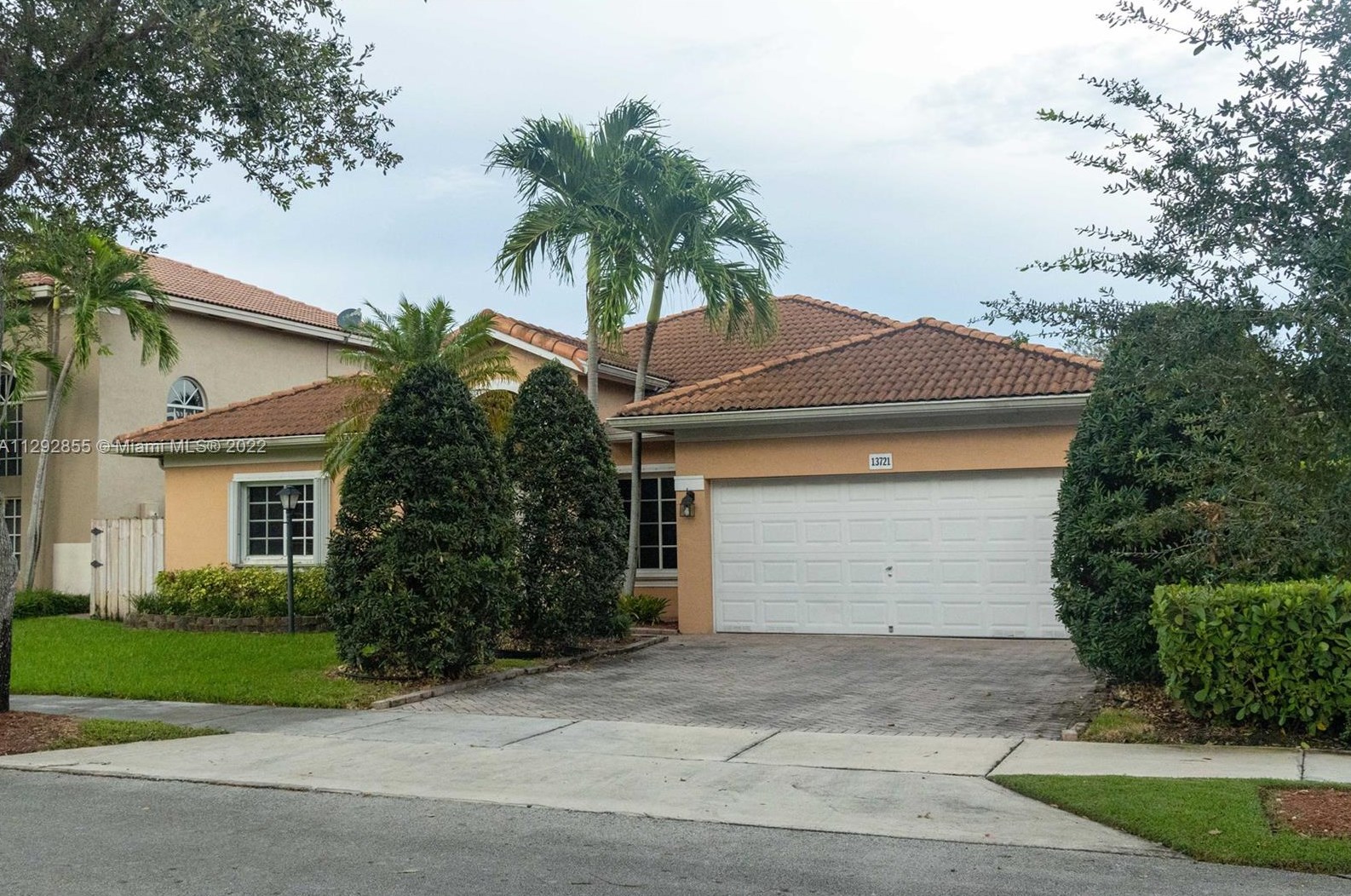 13721 136th Pl, Miami, FL 33186-8935