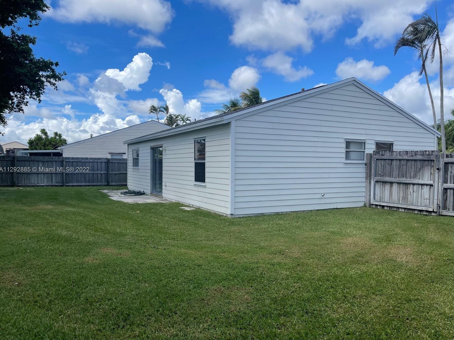 7786 Ridgewood Dr, Lake Worth FL  33467-6330 exterior