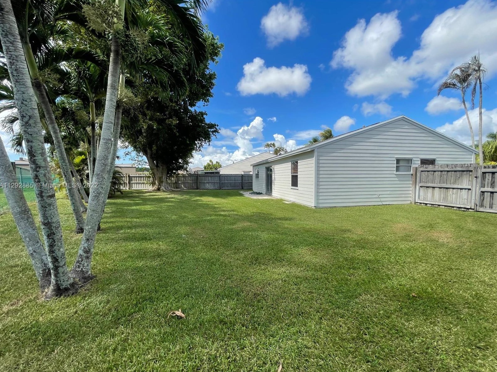 7786 Ridgewood Dr, Lake Worth FL  33467-6330 exterior