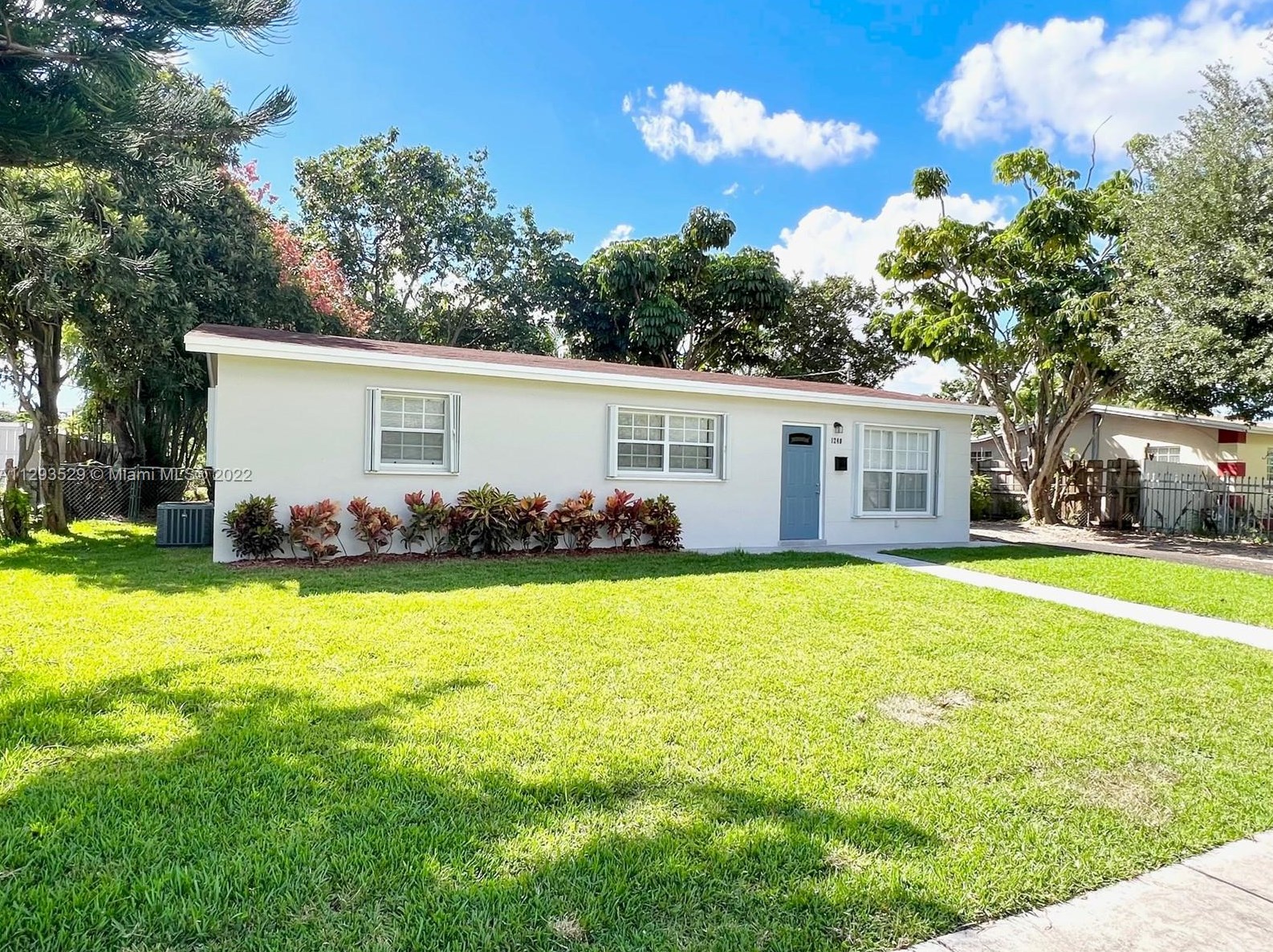 1240 211th St, Miami, FL 33179-1329