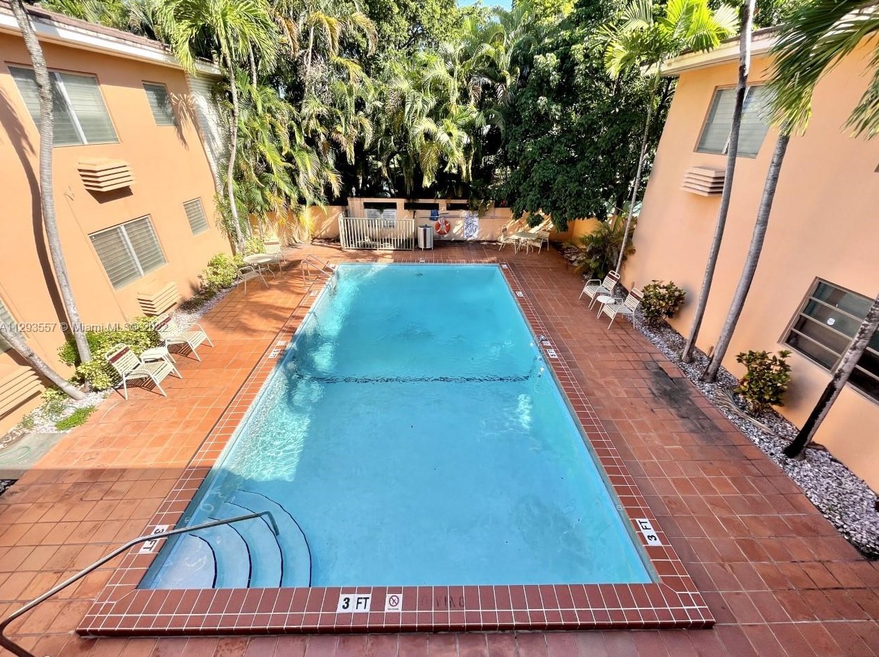 218 Santillane Ave #18, Miami, FL 33134