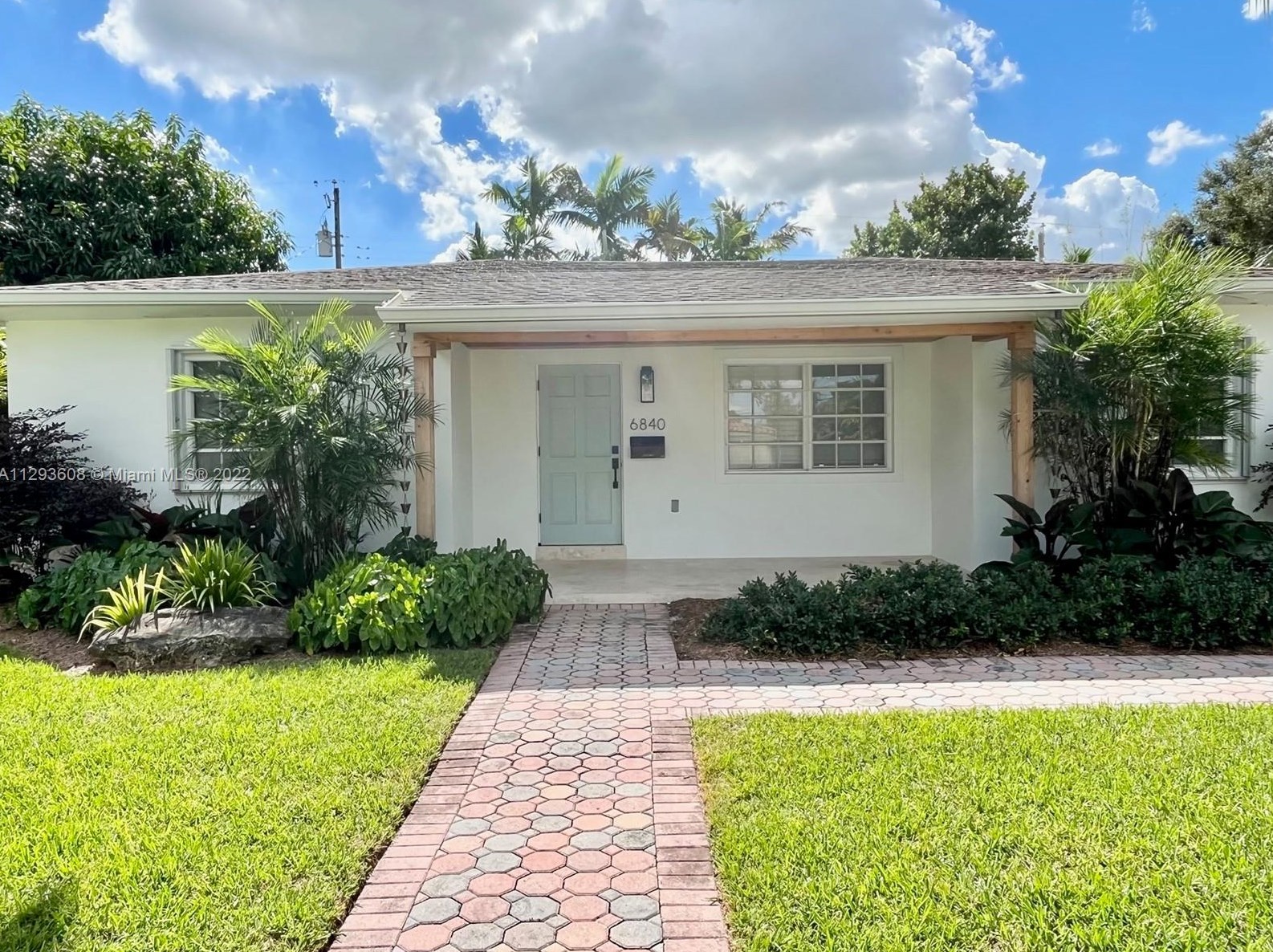 6840 48th Ter, Miami FL  33155-5700 exterior