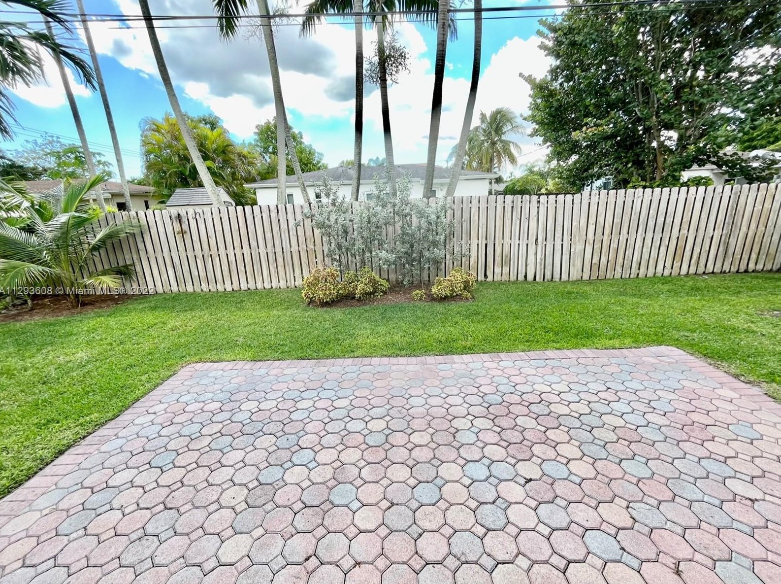 6840 48th Ter, Miami FL  33155-5700 exterior