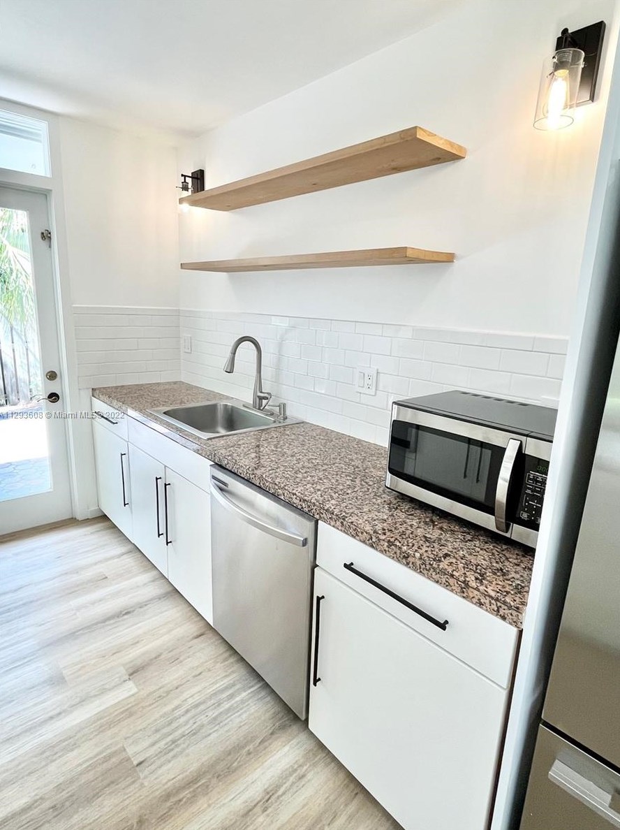 6840 48th Ter, Miami FL  33155-5700 exterior