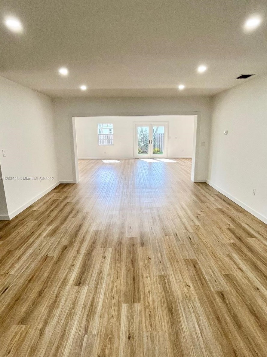 6840 48th Ter, Miami FL  33155-5700 exterior