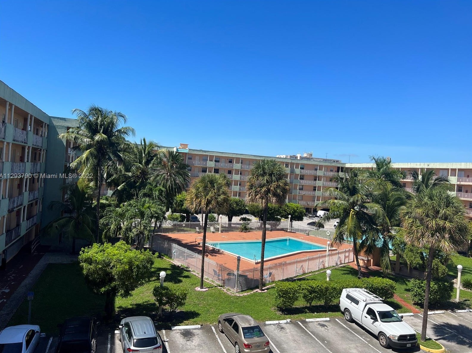 1655 44th Pl W #441, Hialeah, FL 33012