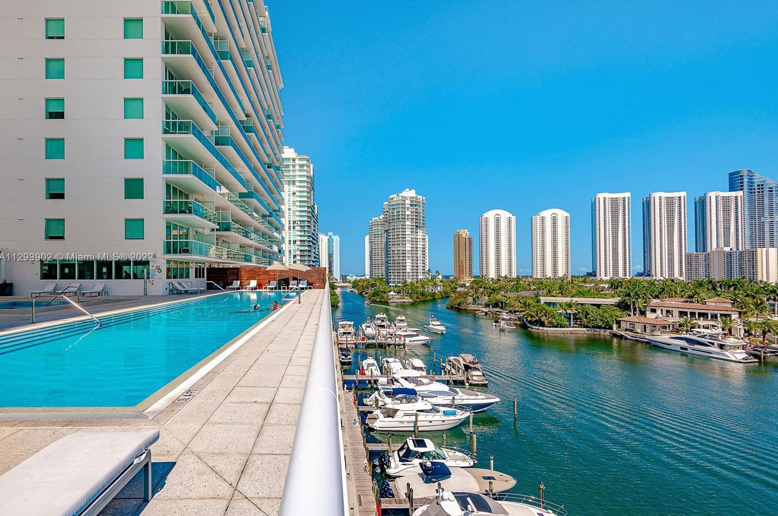 400 Sunny Isles Blvd, Miami FL 33160-4212 exterior