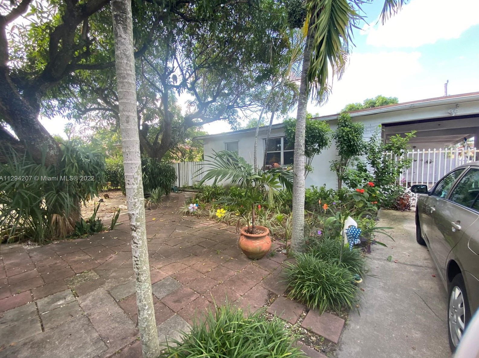 910 71st Ct, Miami, FL 33144-4630