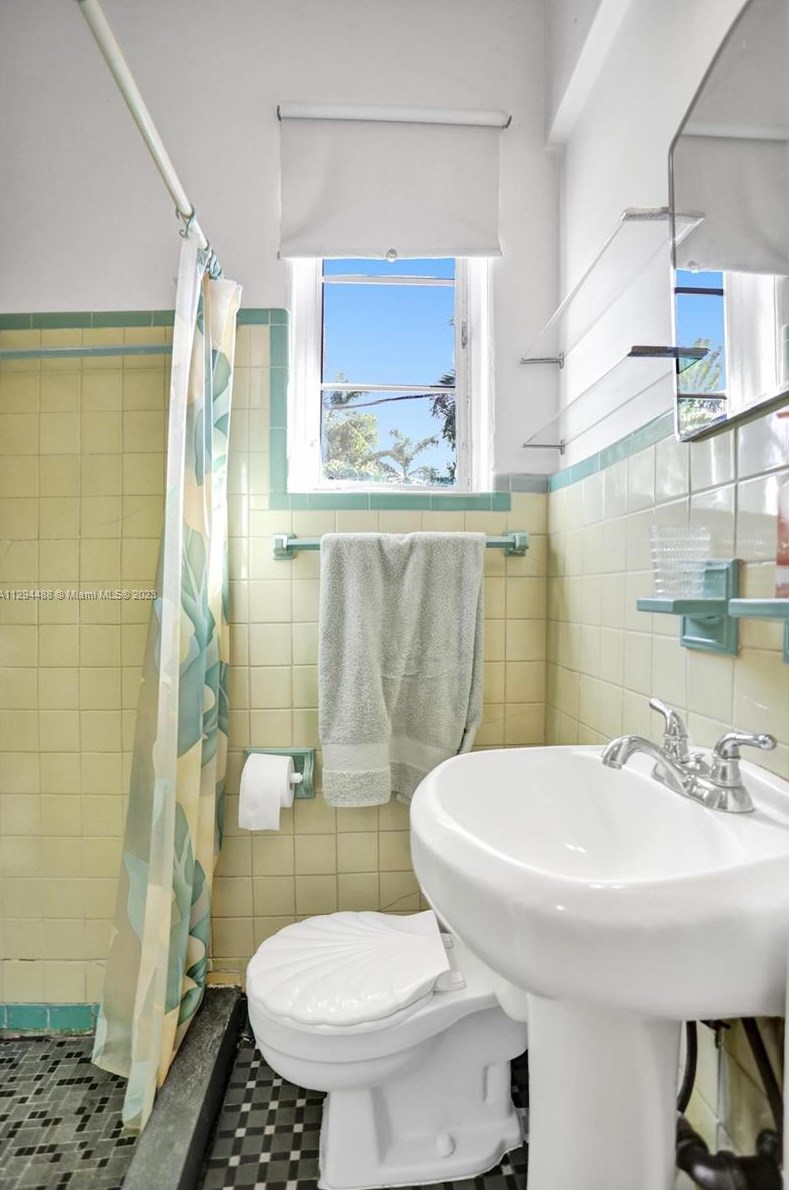 1231 Van Buren St, Hollywood FL 33020-5111 exterior