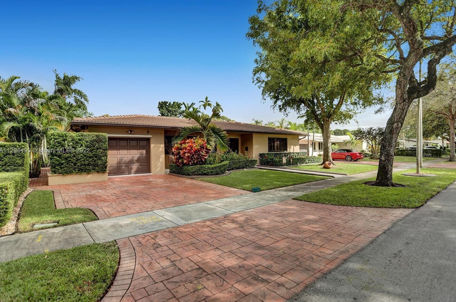 14021 Cypress Ct, Hialeah, FL 33014