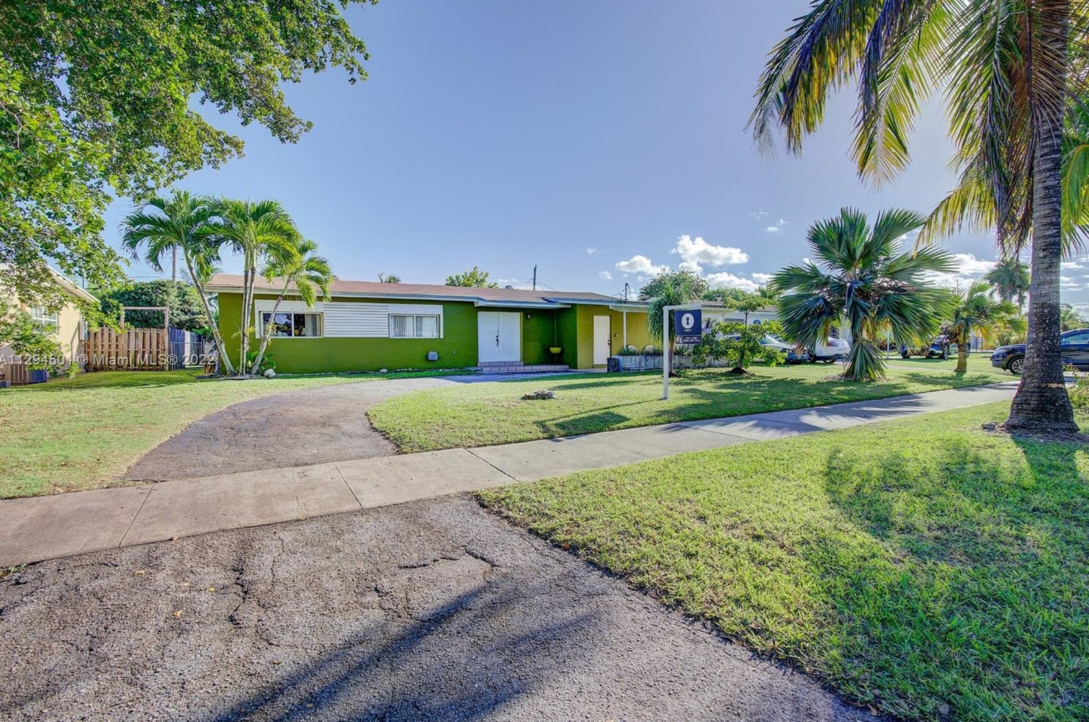 9530 Cutler Ridge Dr, Miami, FL 33157-8711