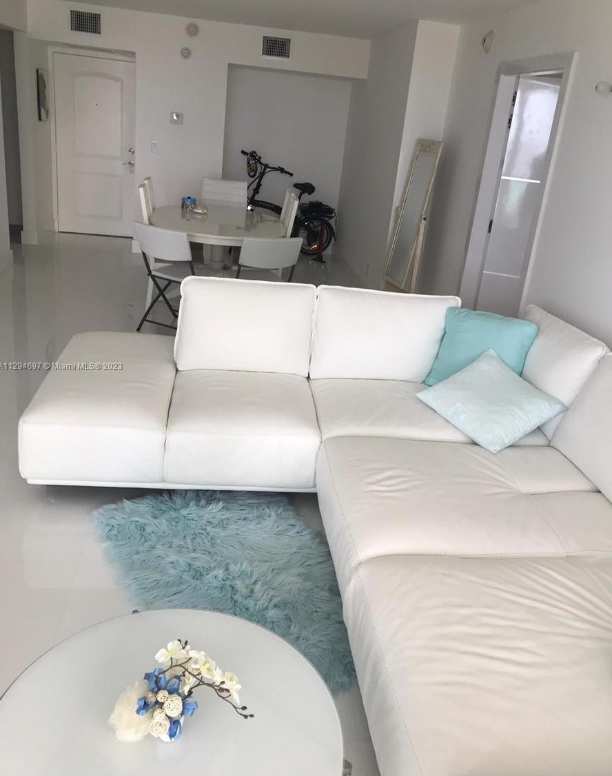 100 Bayview Dr, Miami FL 33160-4772 exterior