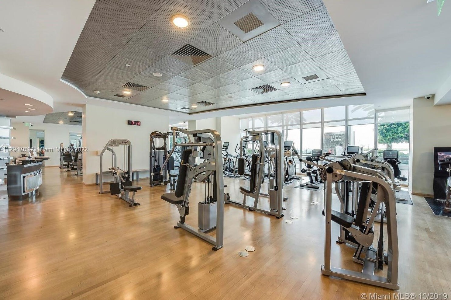 1331 Brickell Bay Dr, Miami FL  33131-3690 exterior