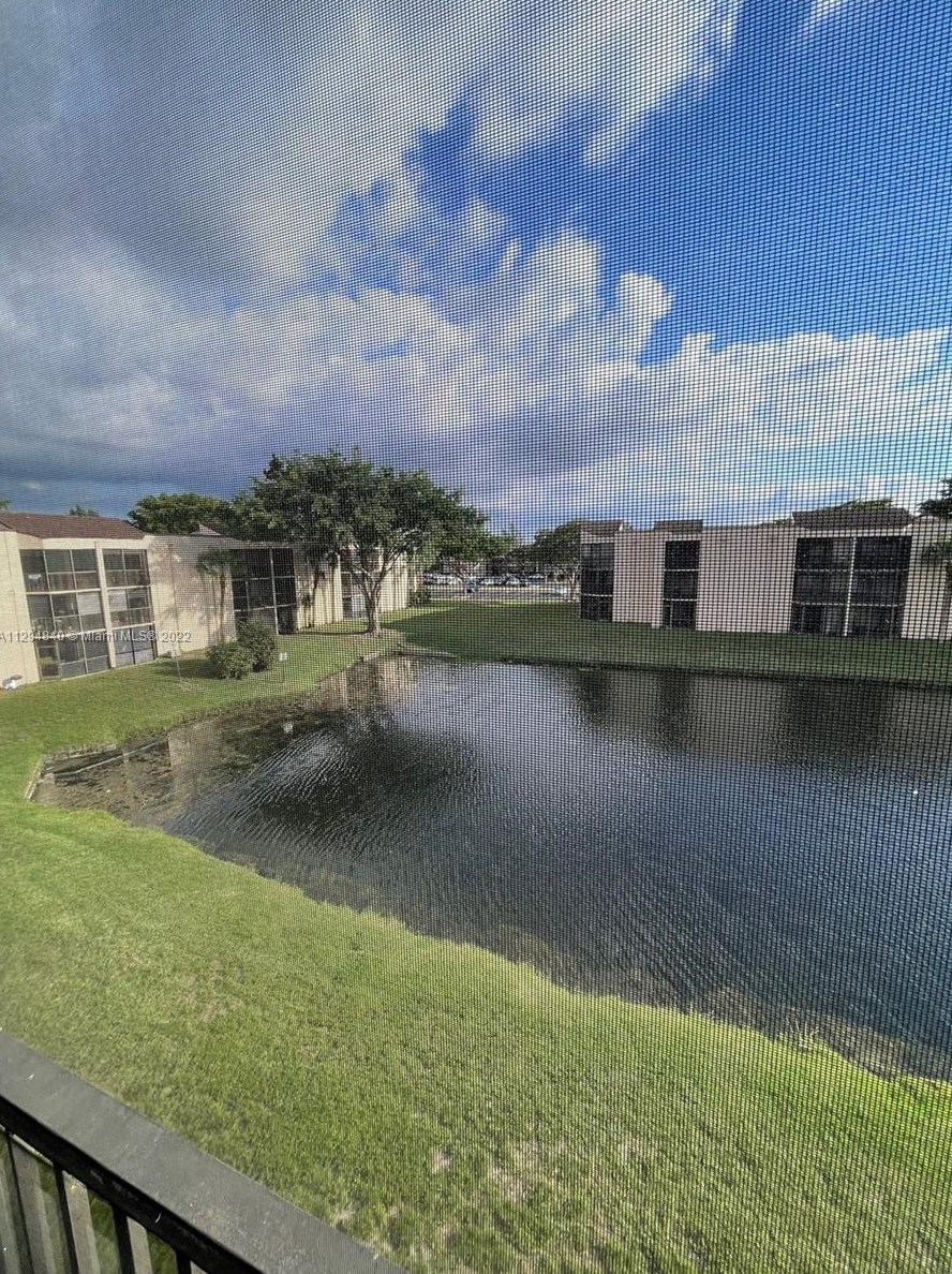 3199 Foxcroft Rd, Hollywood FL  33025-4171 exterior