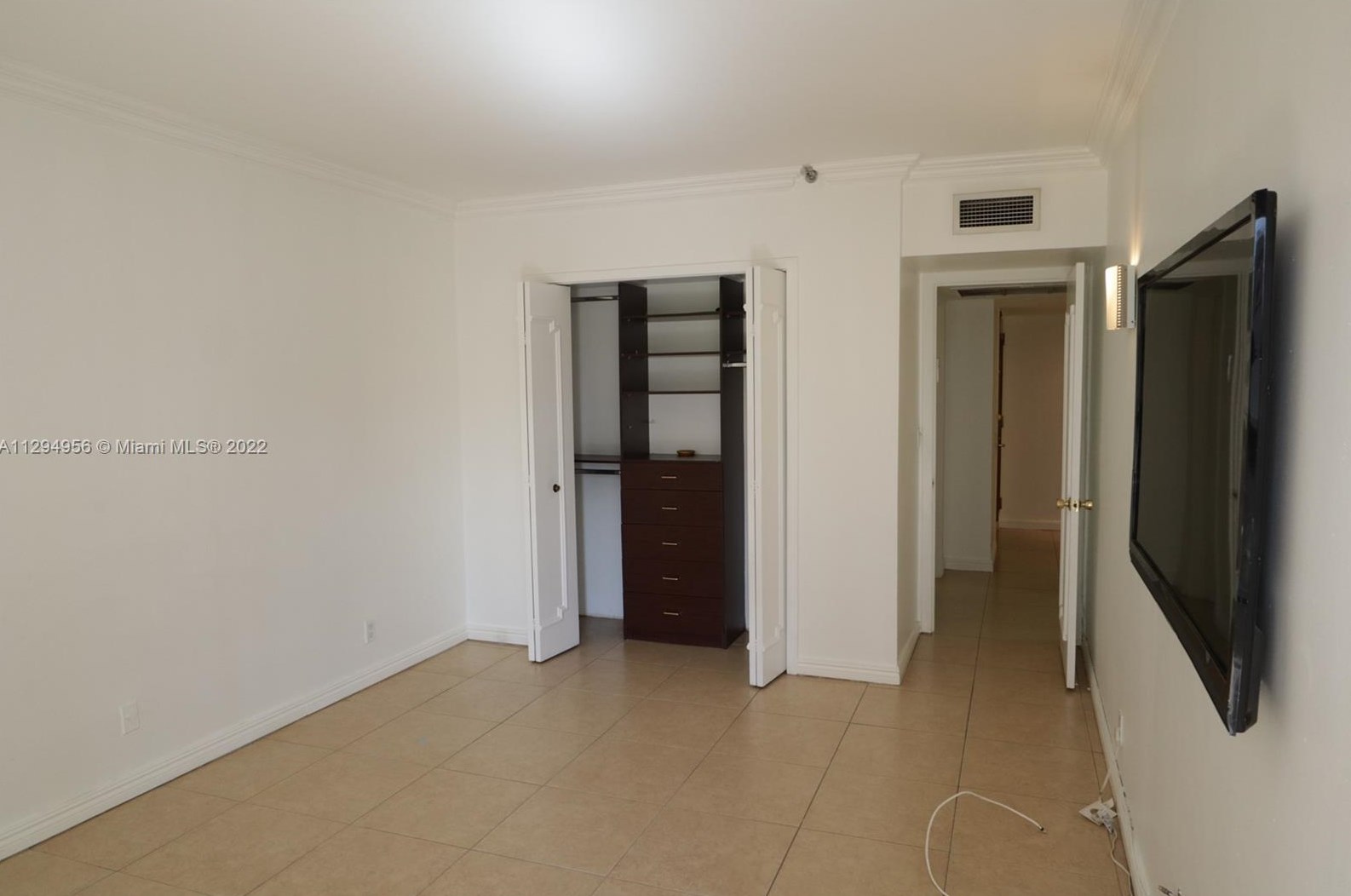 19355 Turnberry Way Apt 2e, Miami, FL