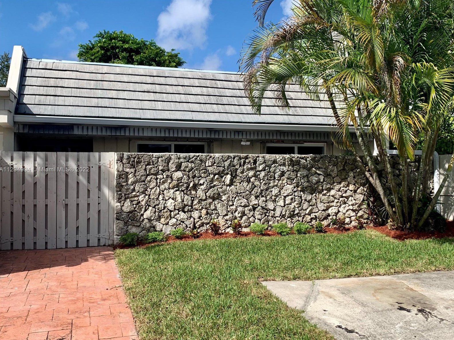 8230 Sw 81st Ct, Miami, FL 33143