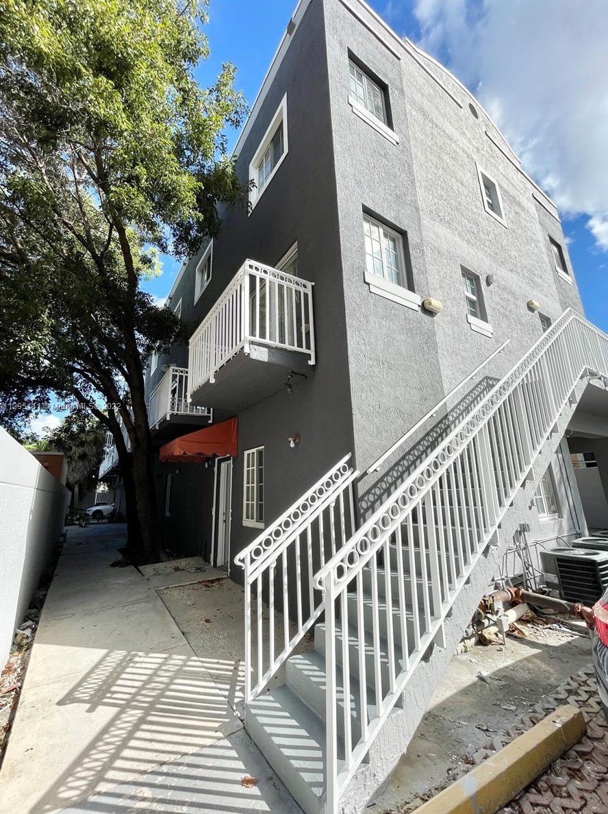 1421 3rd St, Miami, FL 33135-2277