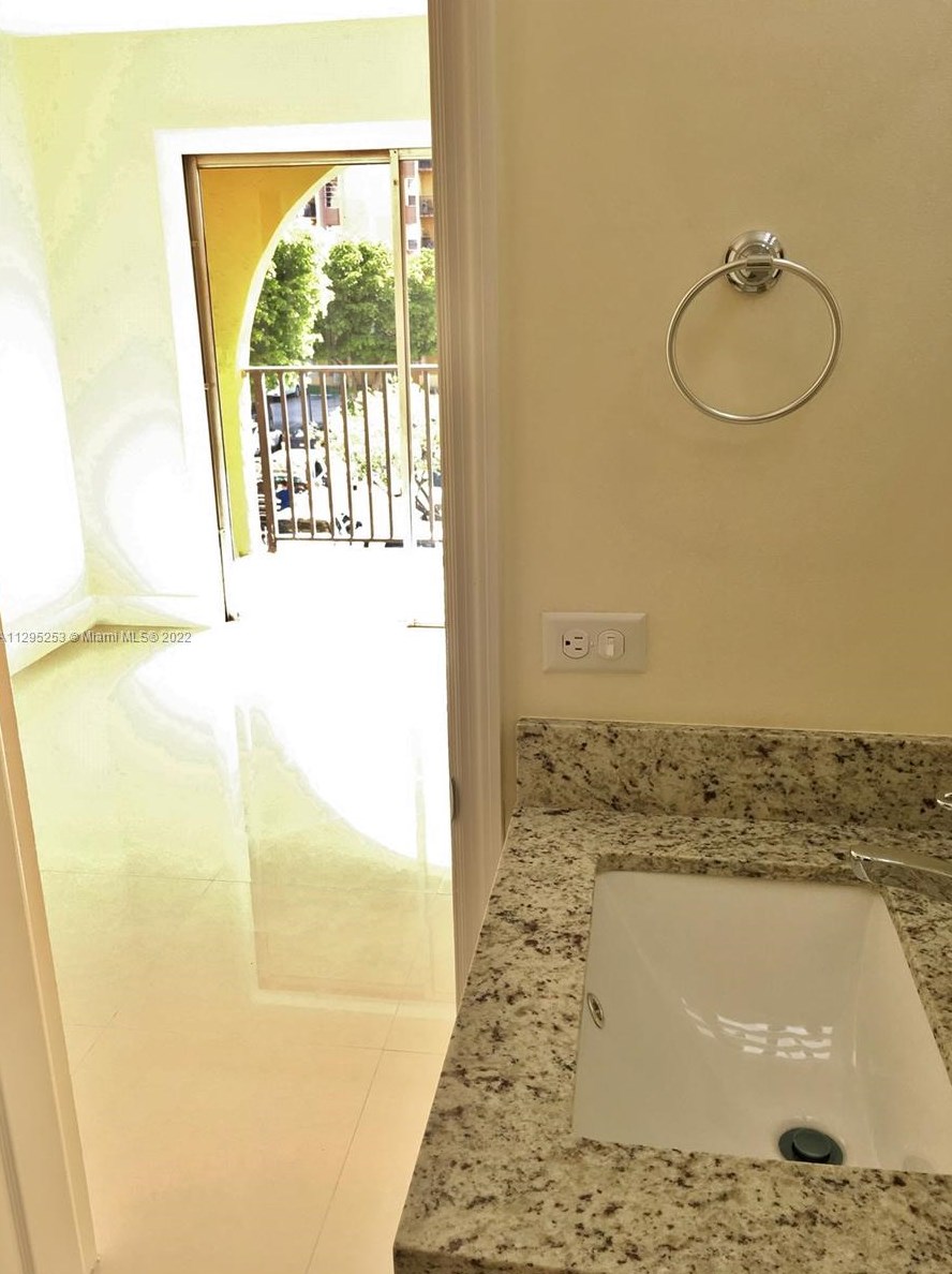 4717 7th St, Miami FL  33126-2201 exterior