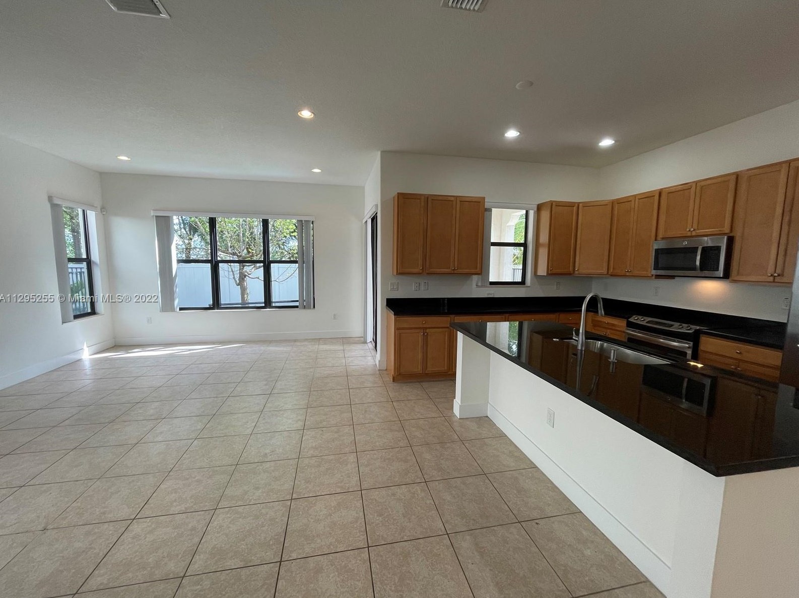 9765 W 32nd Ln, Hialeah, FL 33018