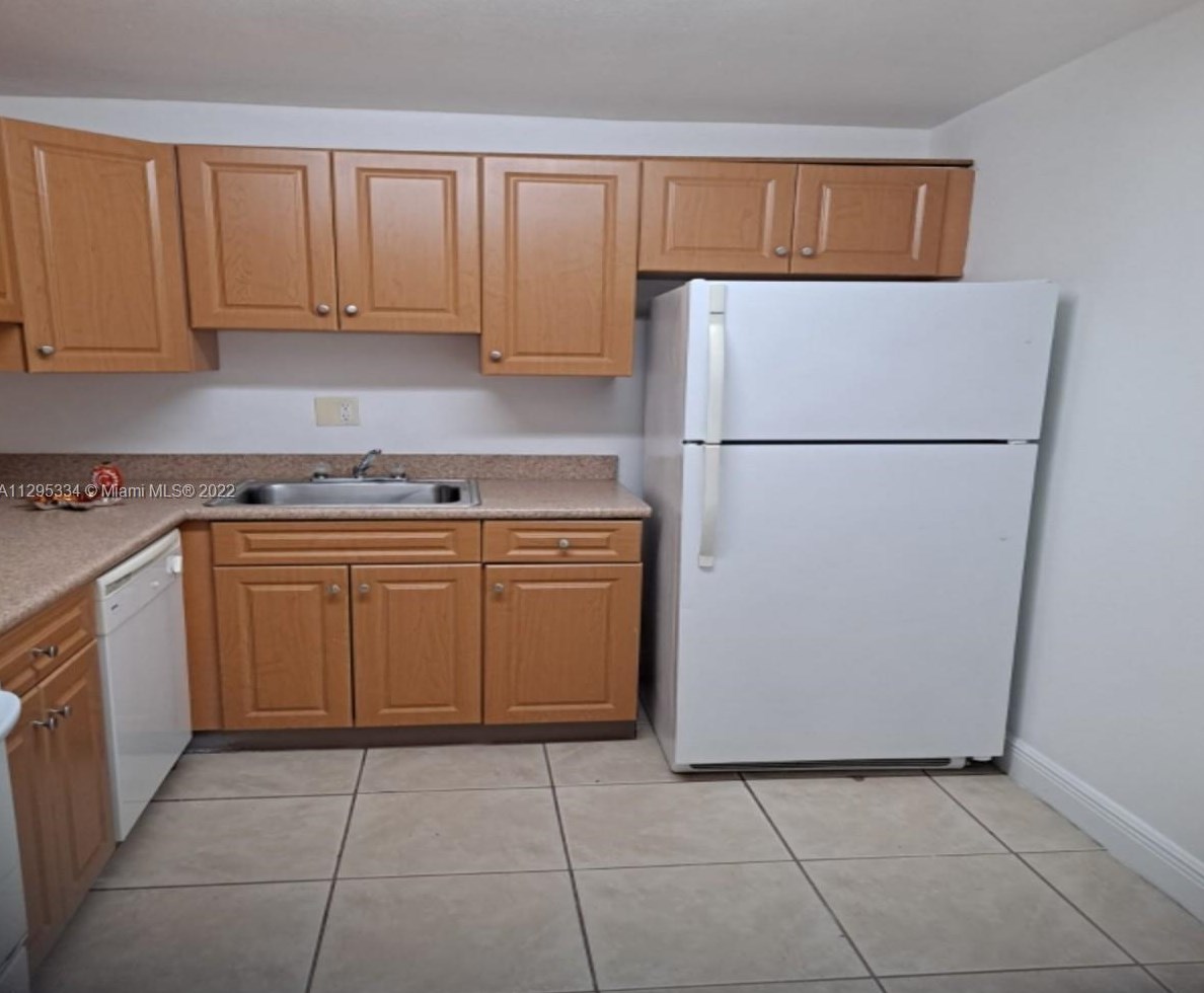 5221 Geneva Way, Miami FL 33166-4601 exterior