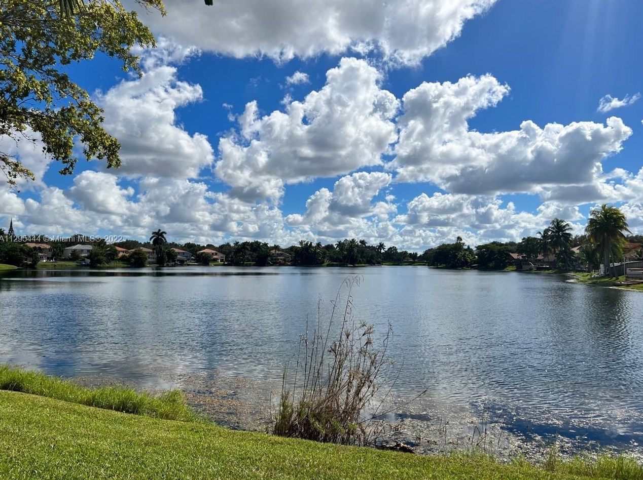 2840 Edgehill Ln, Hollywood, FL 33026-3769