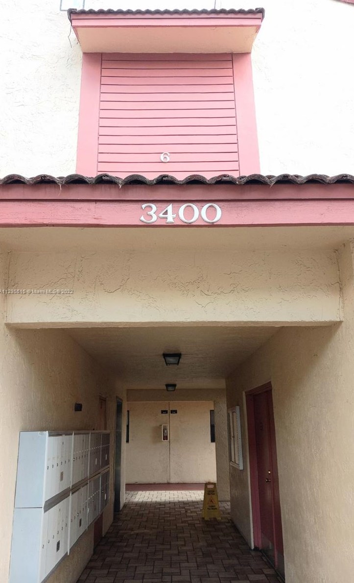 3400 Foxcroft Rd Apt 210, Hollywood, FL 33025