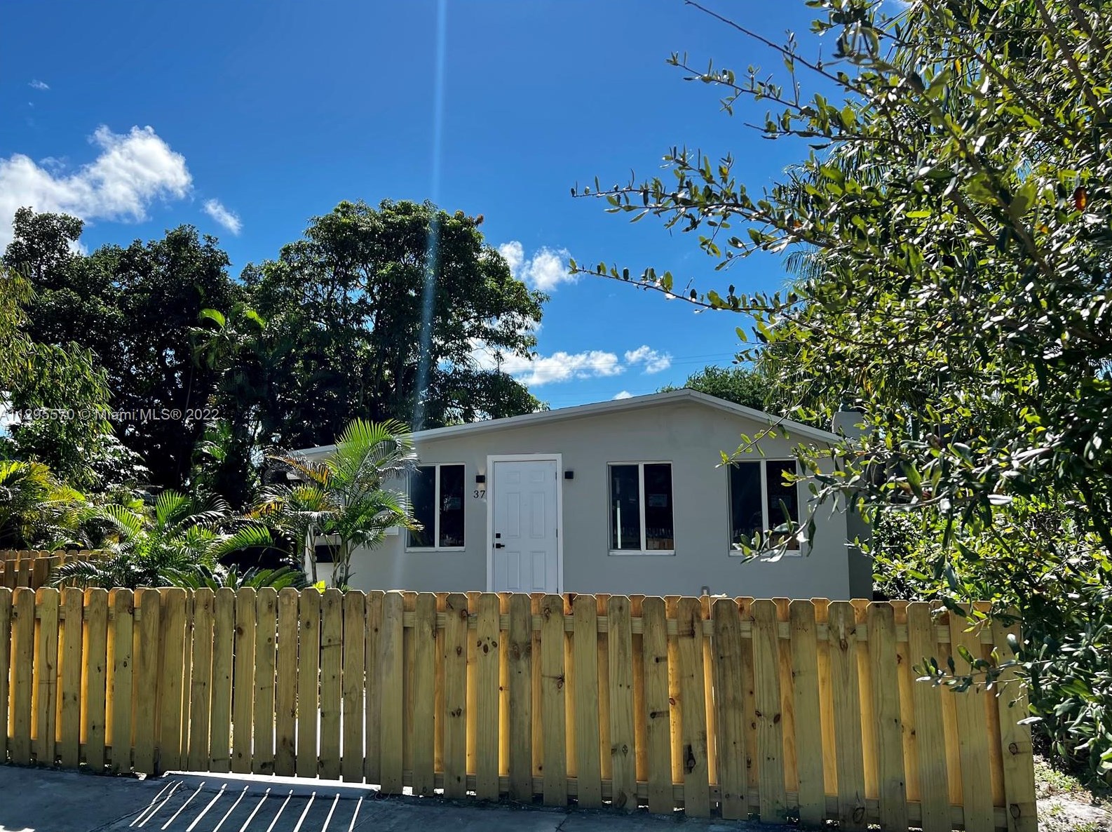 37 Sw 12th St #1, Dania Beach, FL 33004
