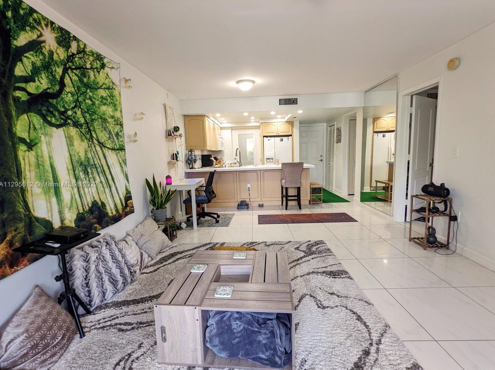 1045 10th St #205, Miami, FL 33139