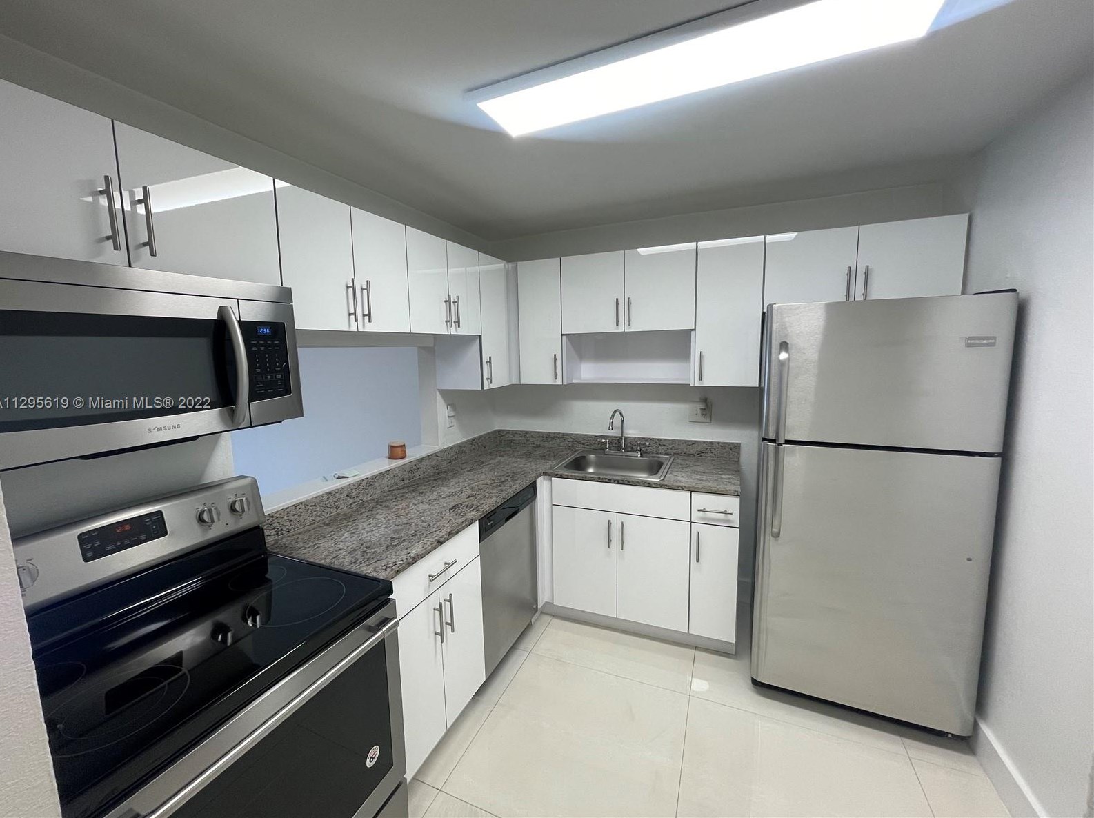 5201 Geneva Way #213, Miami, FL 33166