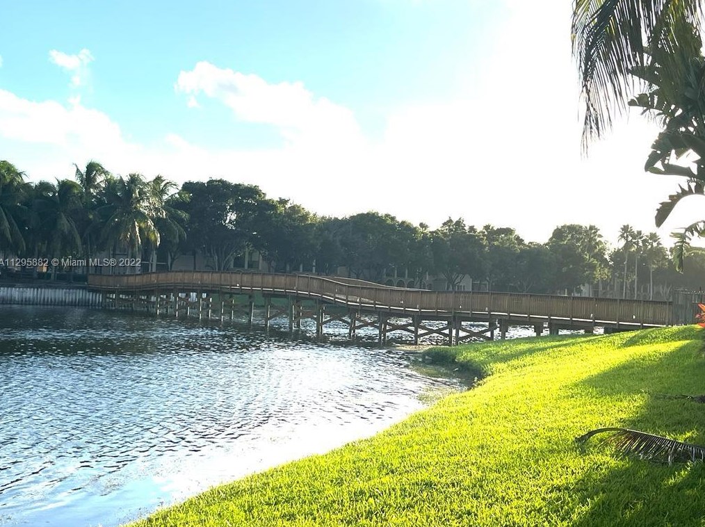 2544 Centergate Dr #206, Hollywood, FL 33025