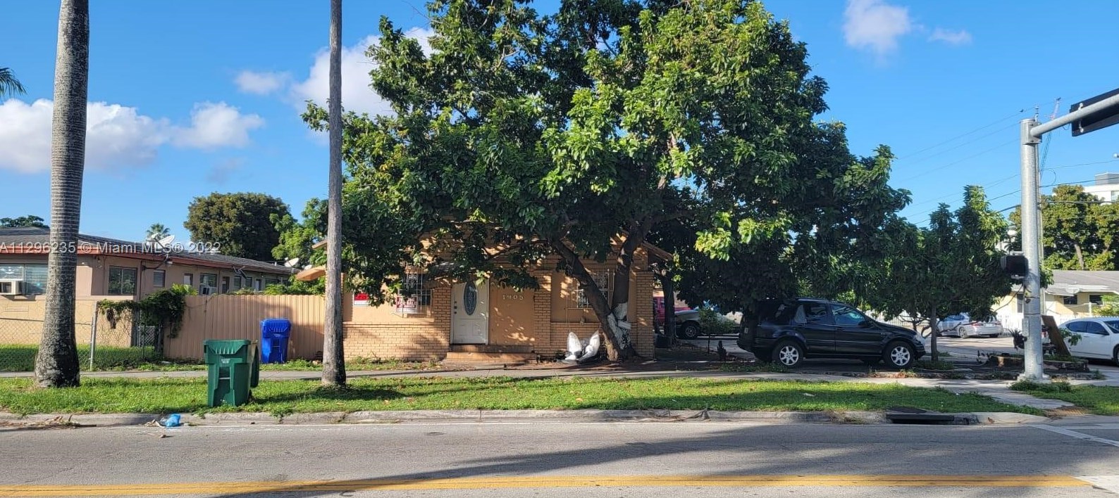 1905 28th St, Miami, FL 33142-5901