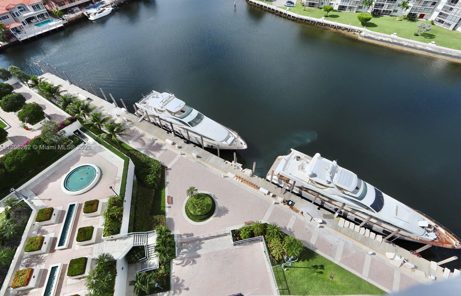 1000 Island Blvd, Miami FL 33160-4940 exterior