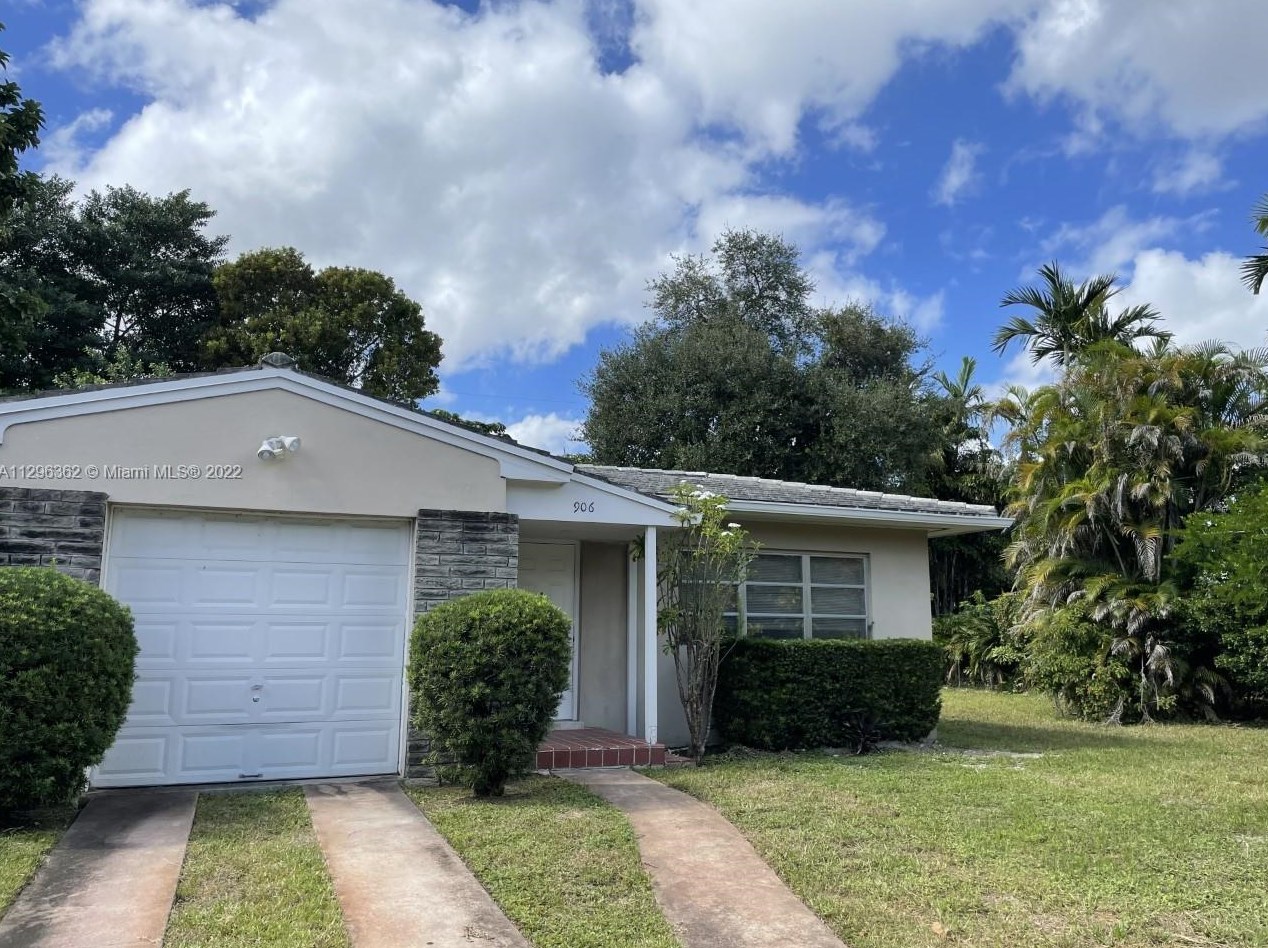906 El Rado St, Miami FL  33134-2273 exterior