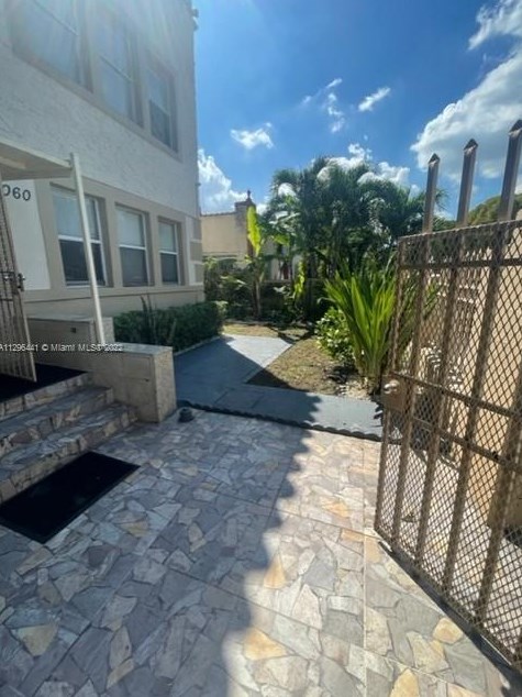 1060 Nw 47th St #8, Miami, FL 33127