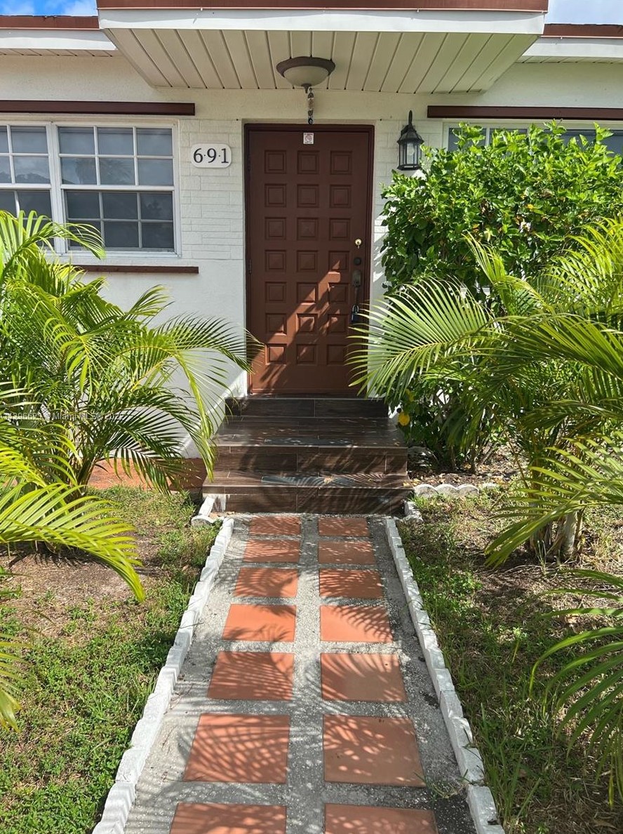 691 W 39th St, Hialeah, FL 33013