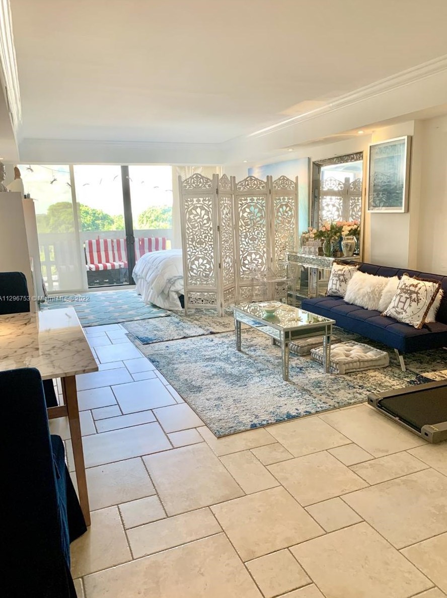 90 Edgewater Dr #923, Miami, FL 33133