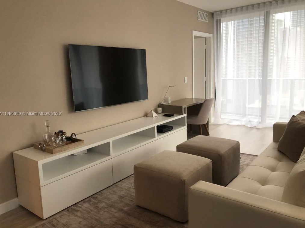 55 9th St Sw #2006, Miami, FL 33130