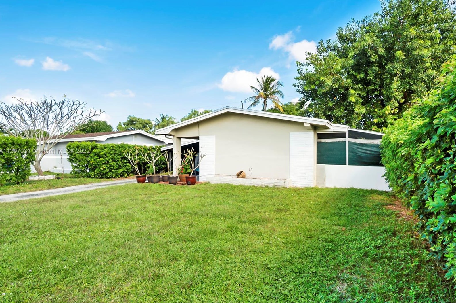 2431 Flamingo Dr, Hollywood, FL 33023-3528