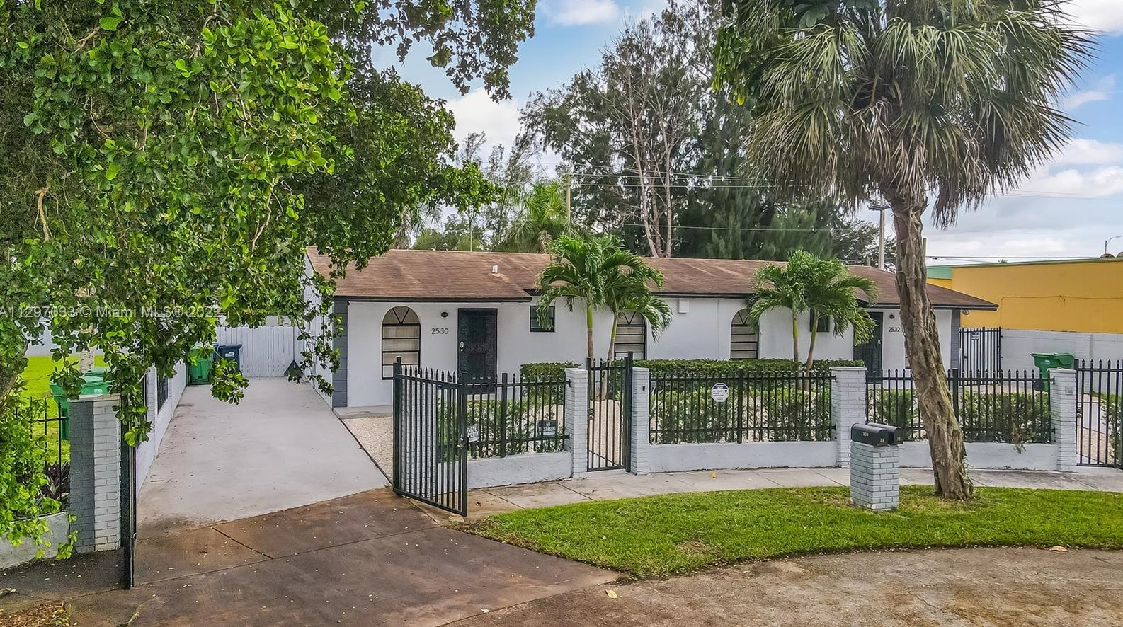 2530 175 Ter, Miami FL 33055-3632 exterior