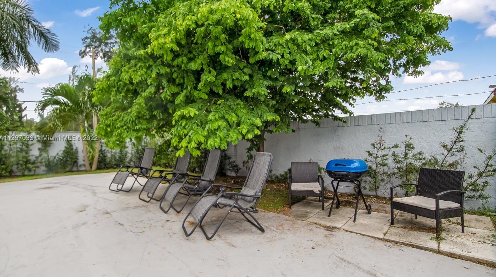 2530 175 Ter, Miami FL 33055-3632 exterior