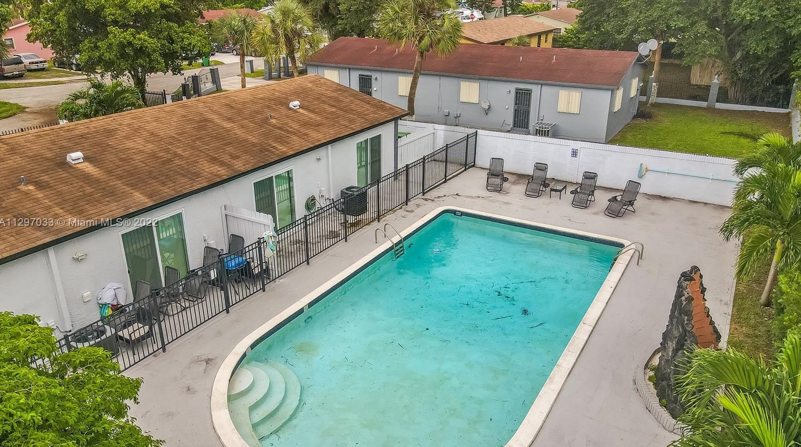 2530 175 Ter, Miami FL 33055-3632 exterior