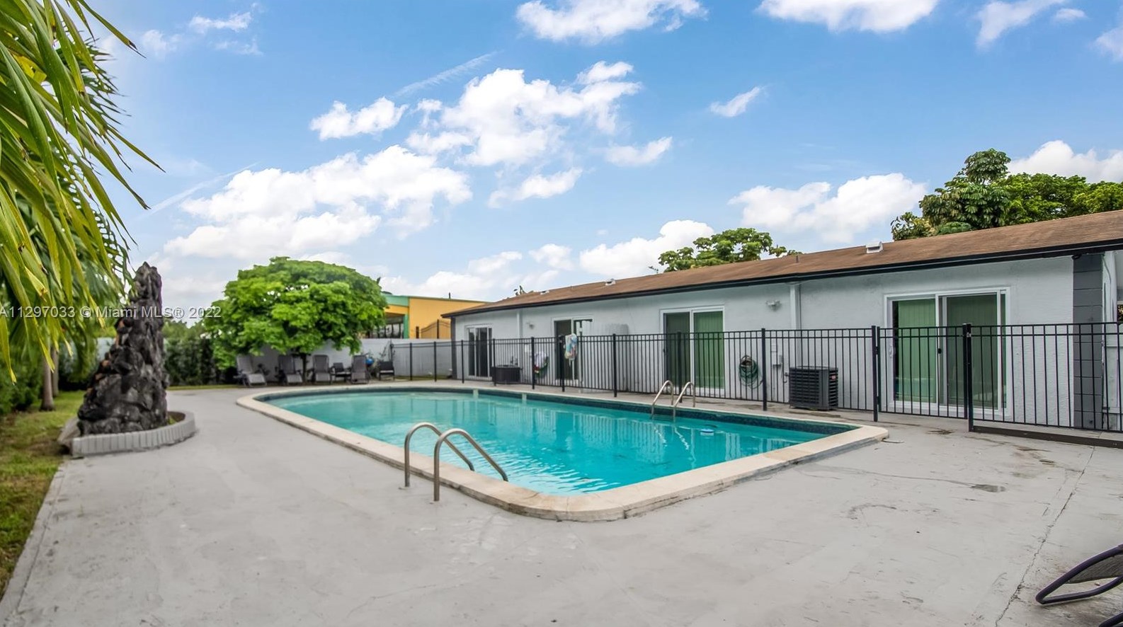 2530 175 Ter, Miami FL 33055-3632 exterior