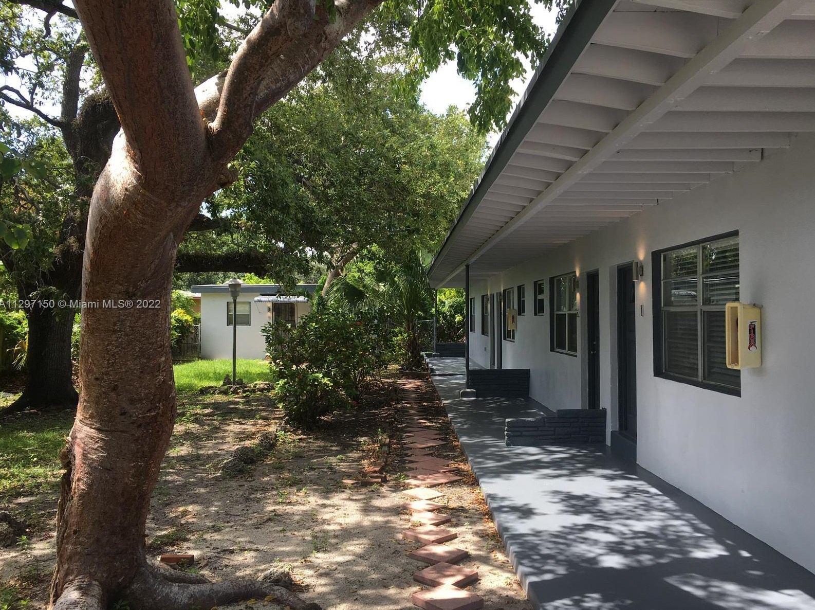 2515 52nd St, Miami, FL 33142-8055