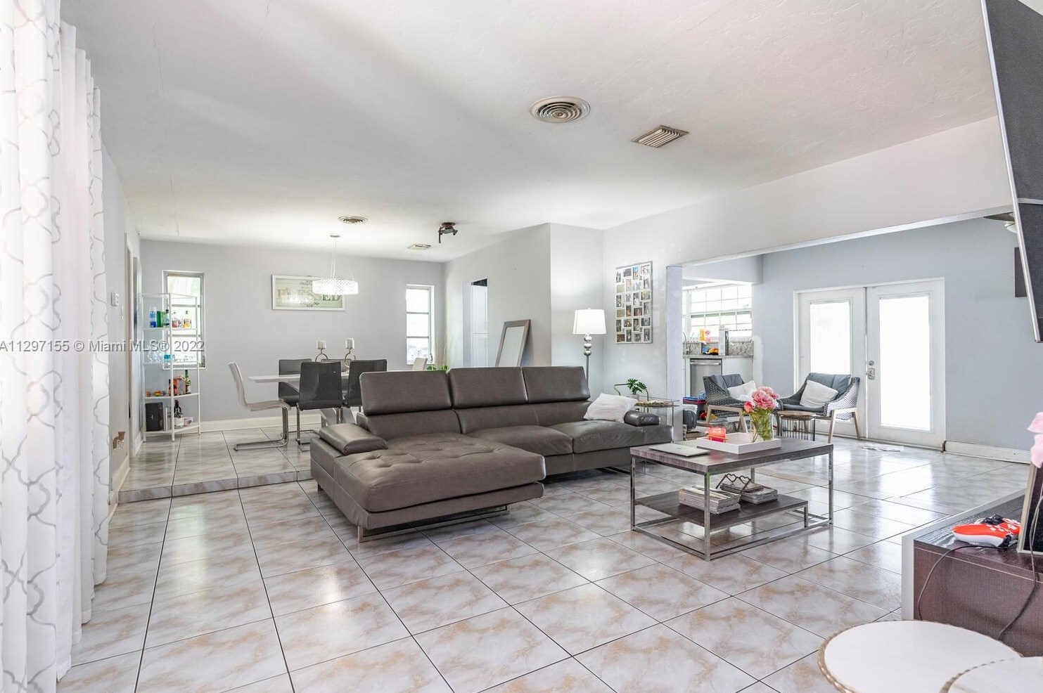7937 Panama St, Hollywood, FL 33023-3567